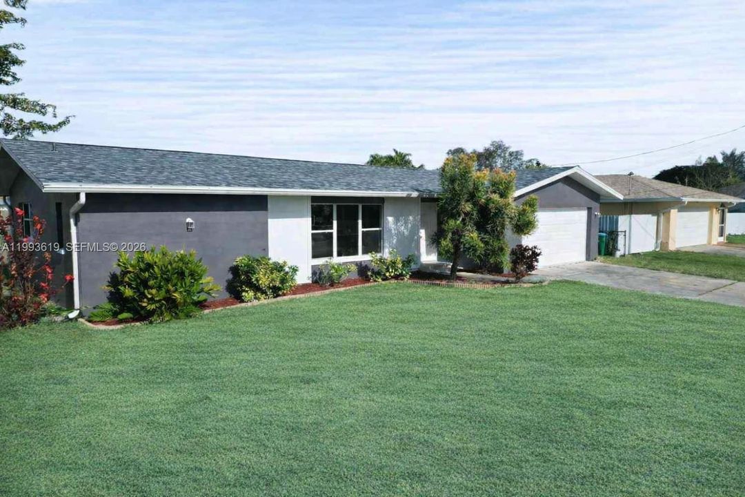 For Sale: $305,000 (3 beds, 2 baths, 1723 Square Feet)