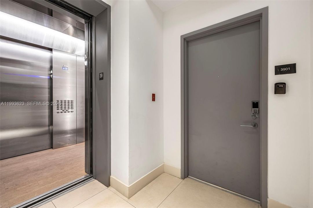En Venta: $1,799,000 (3 camas, 3 baños, 1752 Pies cuadrados)