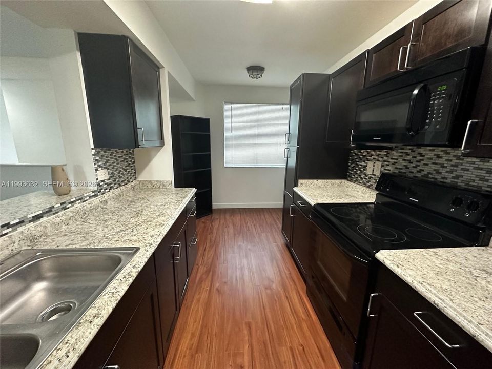 На продажу: $330,000 (1 спален, 1 ванн, 907 Квадратных фут)