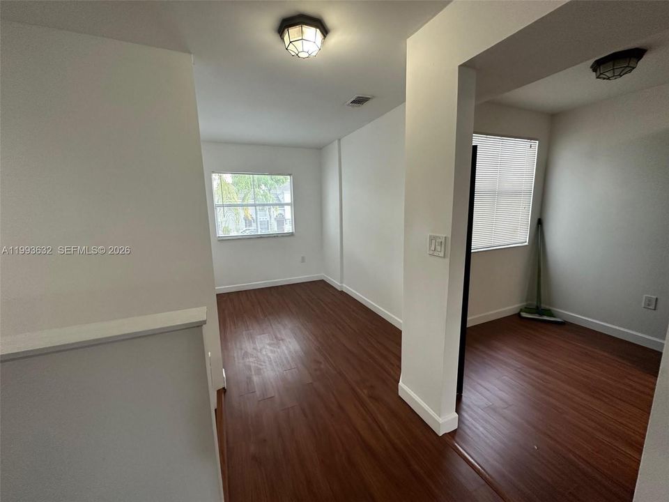 На продажу: $330,000 (1 спален, 1 ванн, 907 Квадратных фут)