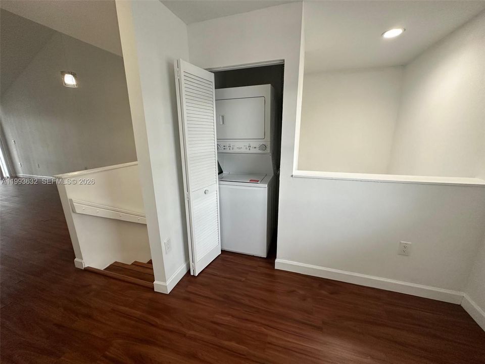 На продажу: $330,000 (1 спален, 1 ванн, 907 Квадратных фут)