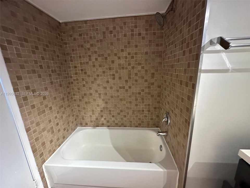 На продажу: $330,000 (1 спален, 1 ванн, 907 Квадратных фут)