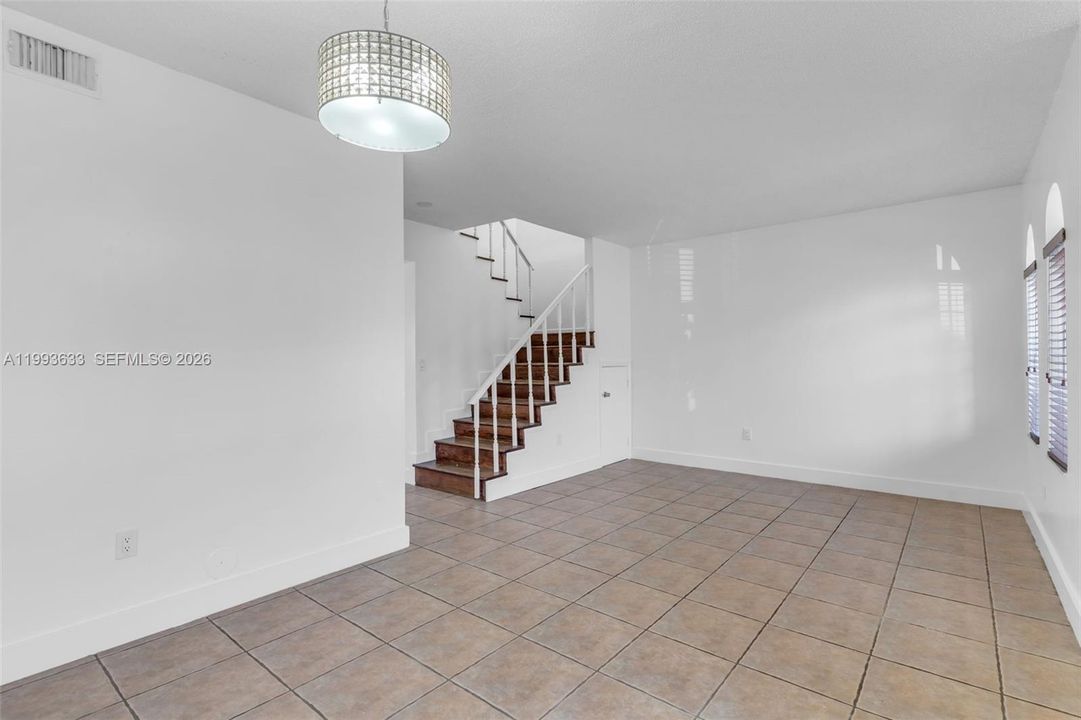 En Renta: $3,100 (3 camas, 2 baños, 1380 Pies cuadrados)