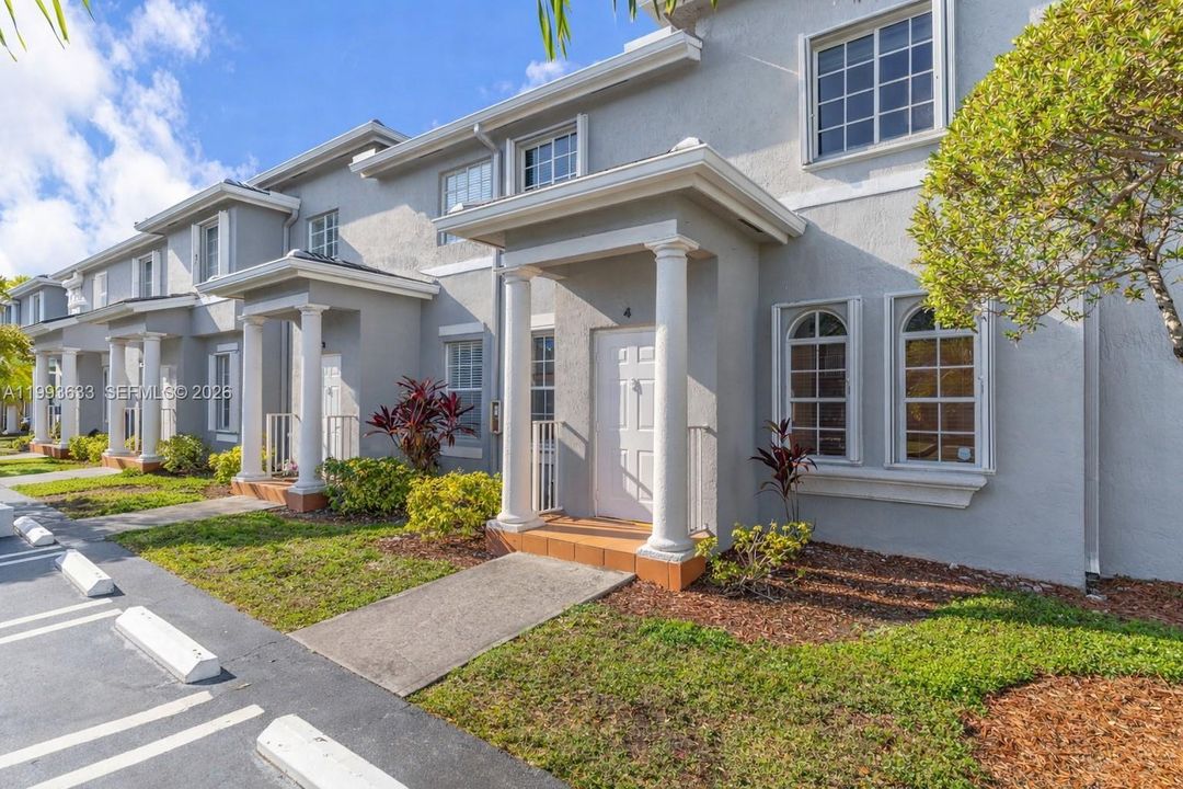 En Renta: $3,100 (3 camas, 2 baños, 1380 Pies cuadrados)