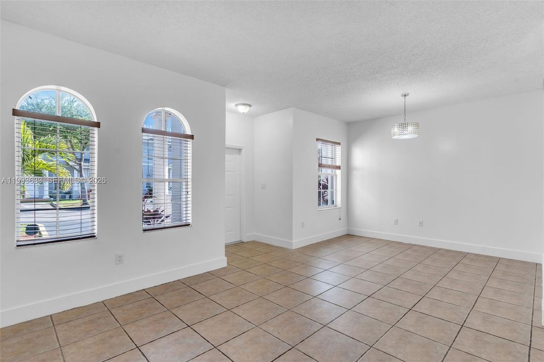 En Renta: $3,100 (3 camas, 2 baños, 1380 Pies cuadrados)