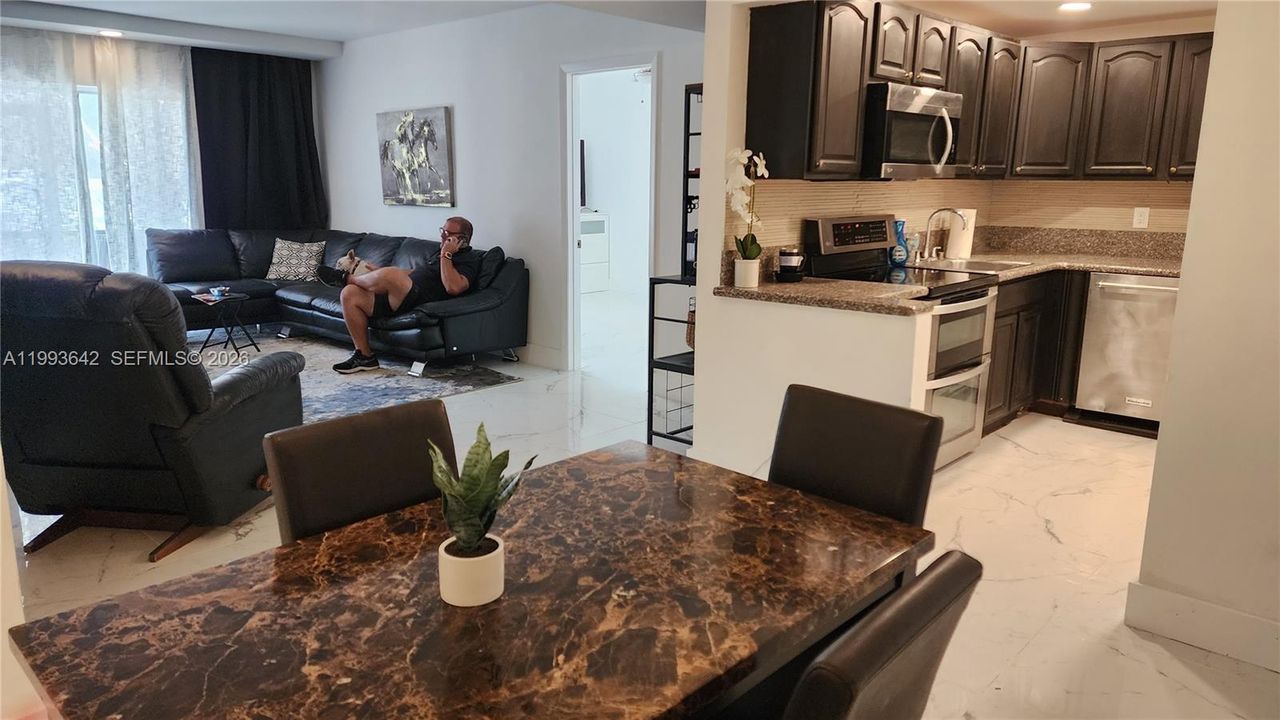 На продажу: $257,000 (2 спален, 2 ванн, 936 Квадратных фут)
