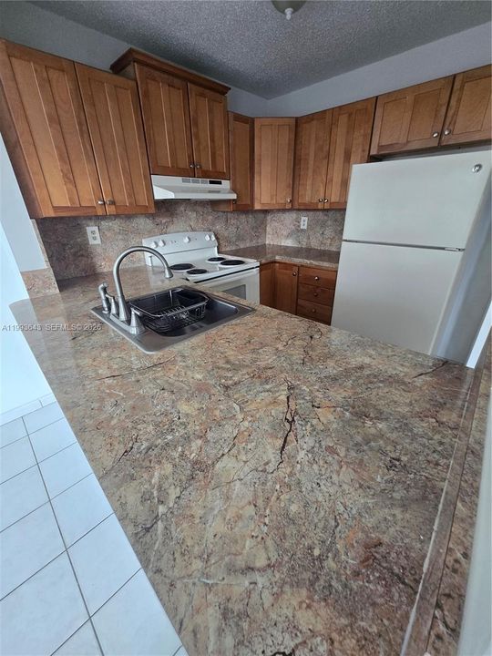 В аренду: $2,050 (2 спален, 2 ванн, 950 Квадратных фут)