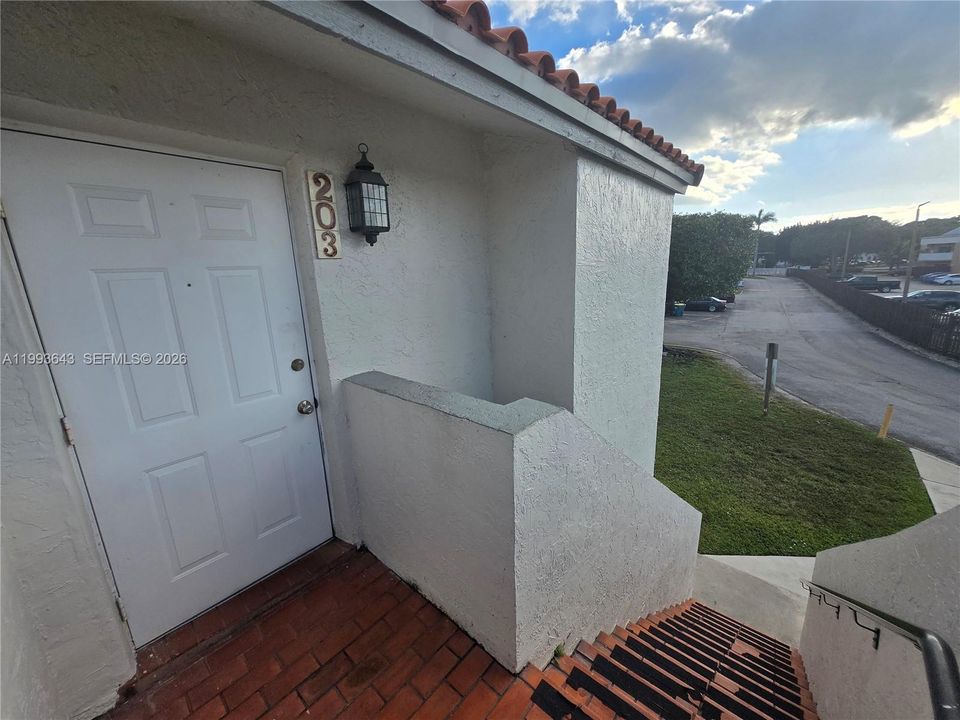 В аренду: $2,050 (2 спален, 2 ванн, 950 Квадратных фут)