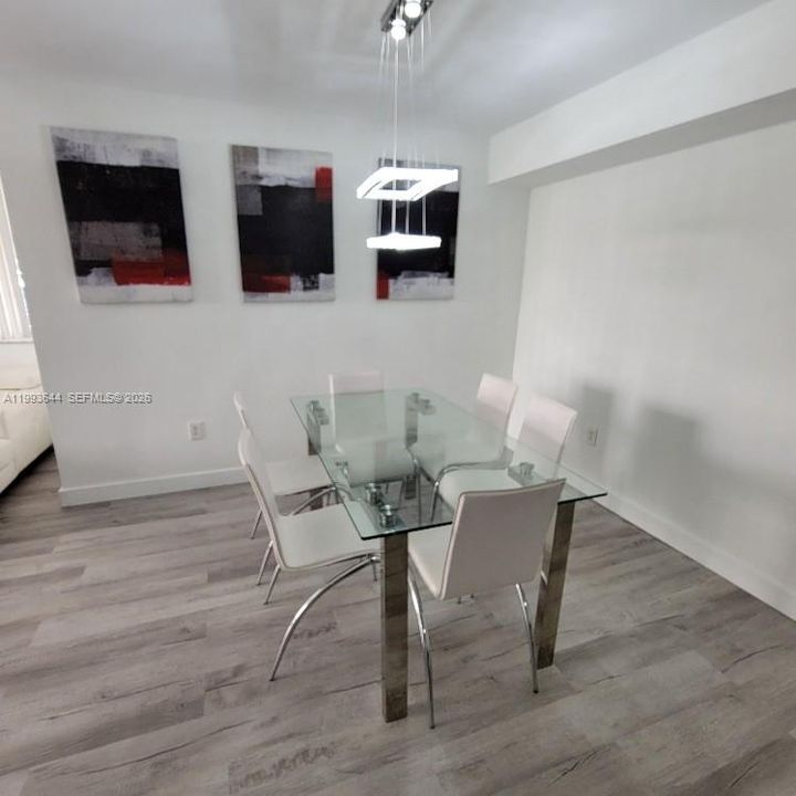 En Venta: $310,000 (1 camas, 1 baños, 743 Pies cuadrados)