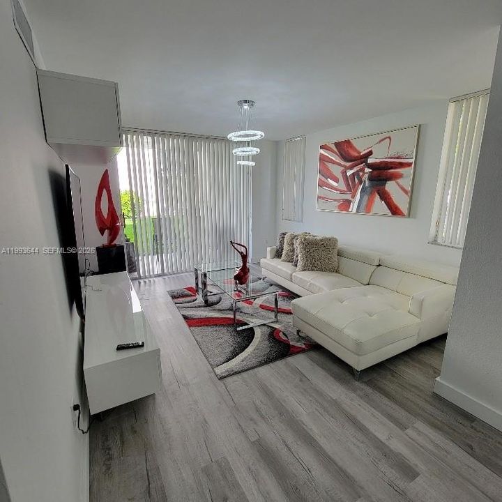 En Venta: $310,000 (1 camas, 1 baños, 743 Pies cuadrados)