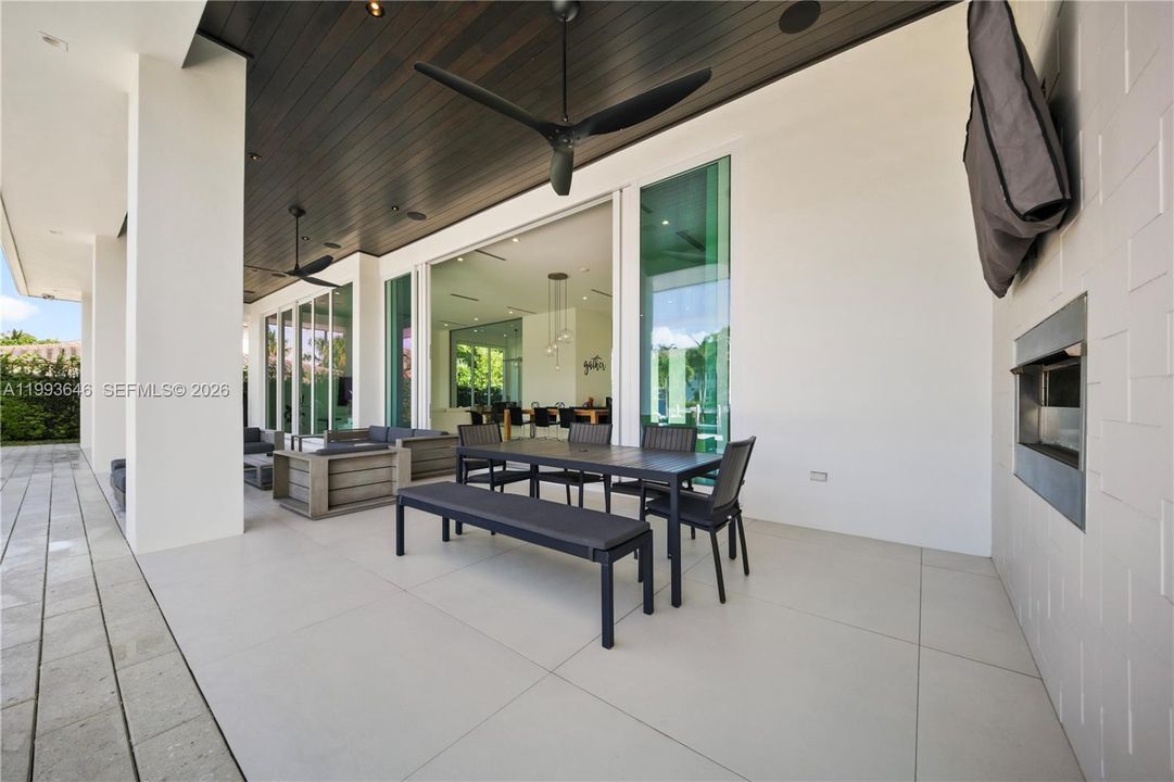For Sale: $5,450,000 (3 beds, 3 baths, 2690 Square Feet)