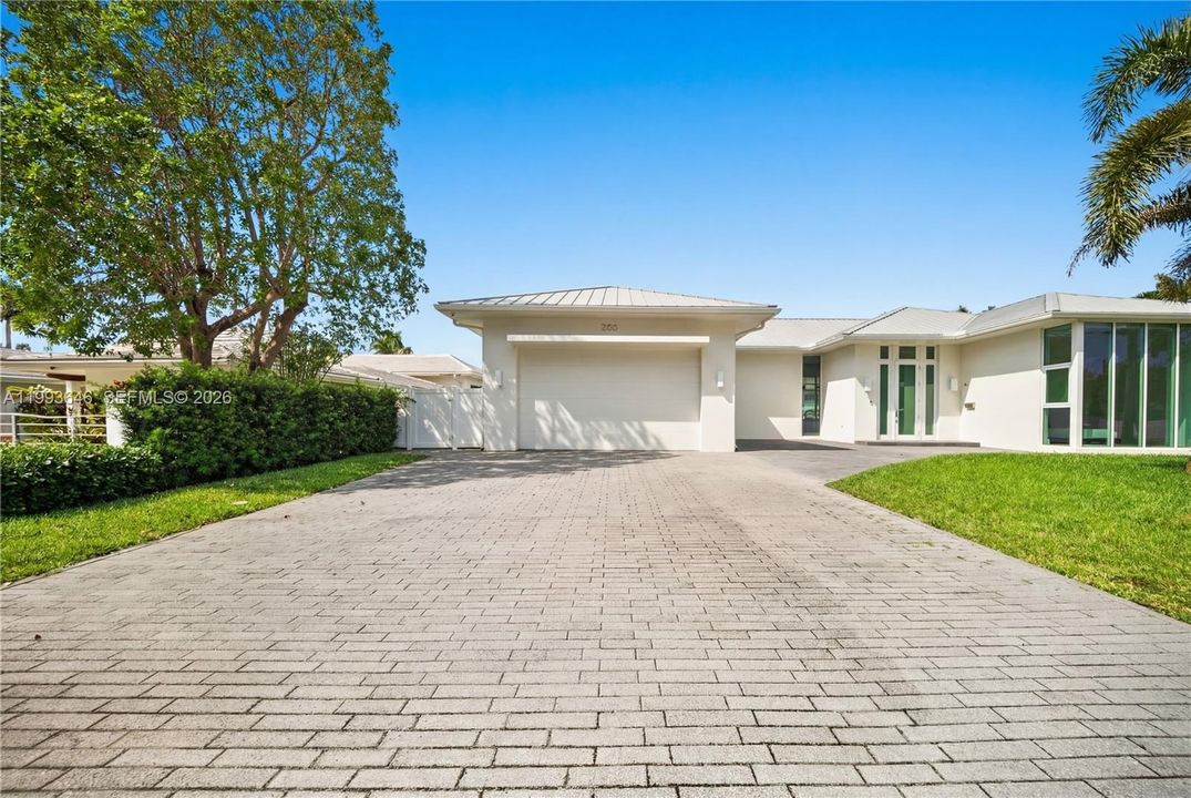 For Sale: $5,450,000 (3 beds, 3 baths, 2690 Square Feet)