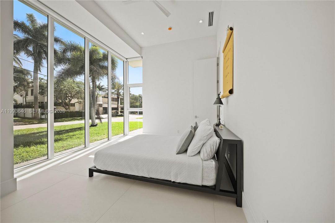 For Sale: $5,450,000 (3 beds, 3 baths, 2690 Square Feet)
