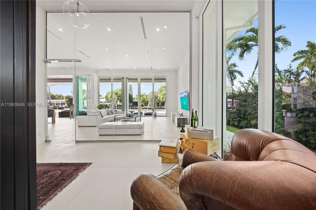 For Sale: $5,450,000 (3 beds, 3 baths, 2690 Square Feet)