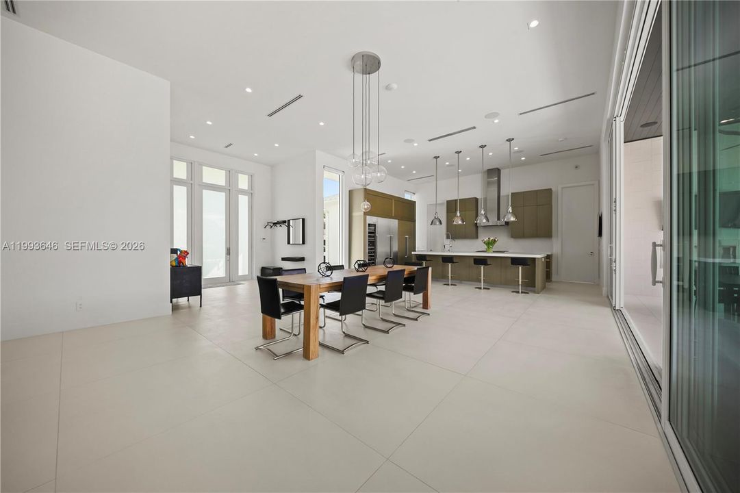 For Sale: $5,450,000 (3 beds, 3 baths, 2690 Square Feet)