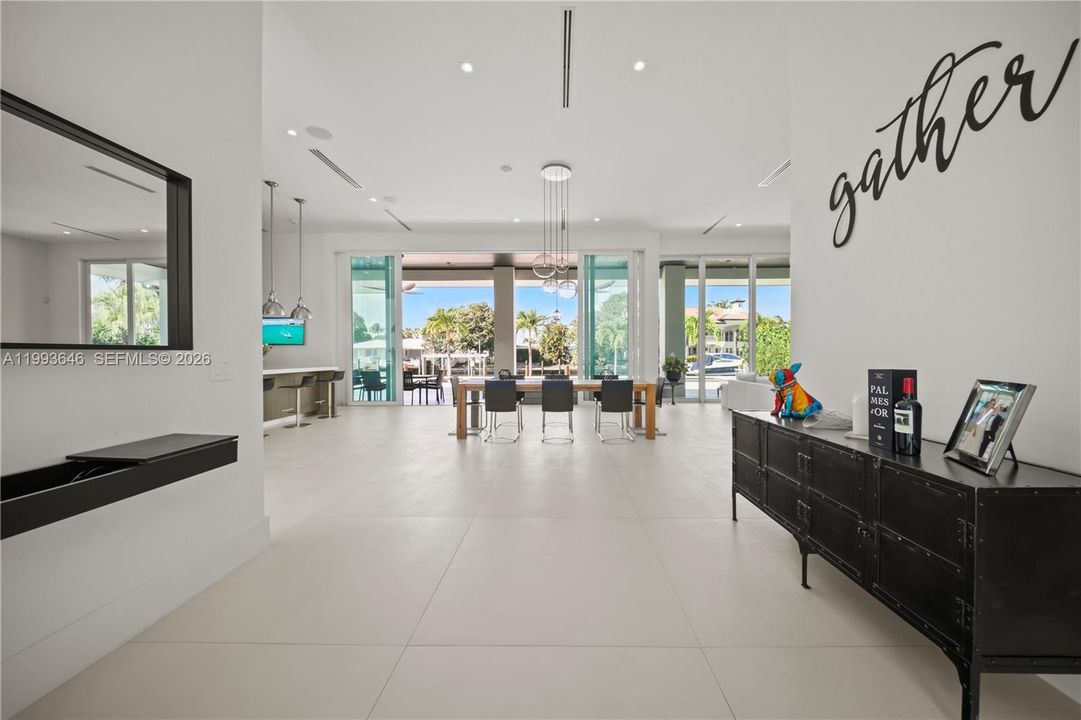 For Sale: $5,450,000 (3 beds, 3 baths, 2690 Square Feet)