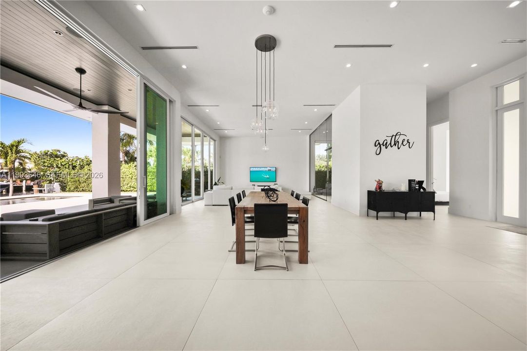 For Sale: $5,450,000 (3 beds, 3 baths, 2690 Square Feet)