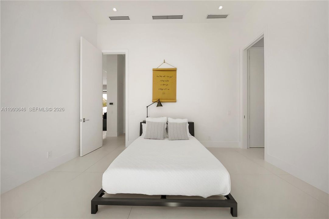 For Sale: $5,450,000 (3 beds, 3 baths, 2690 Square Feet)