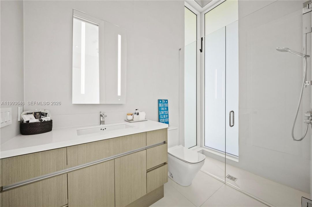 For Sale: $5,450,000 (3 beds, 3 baths, 2690 Square Feet)