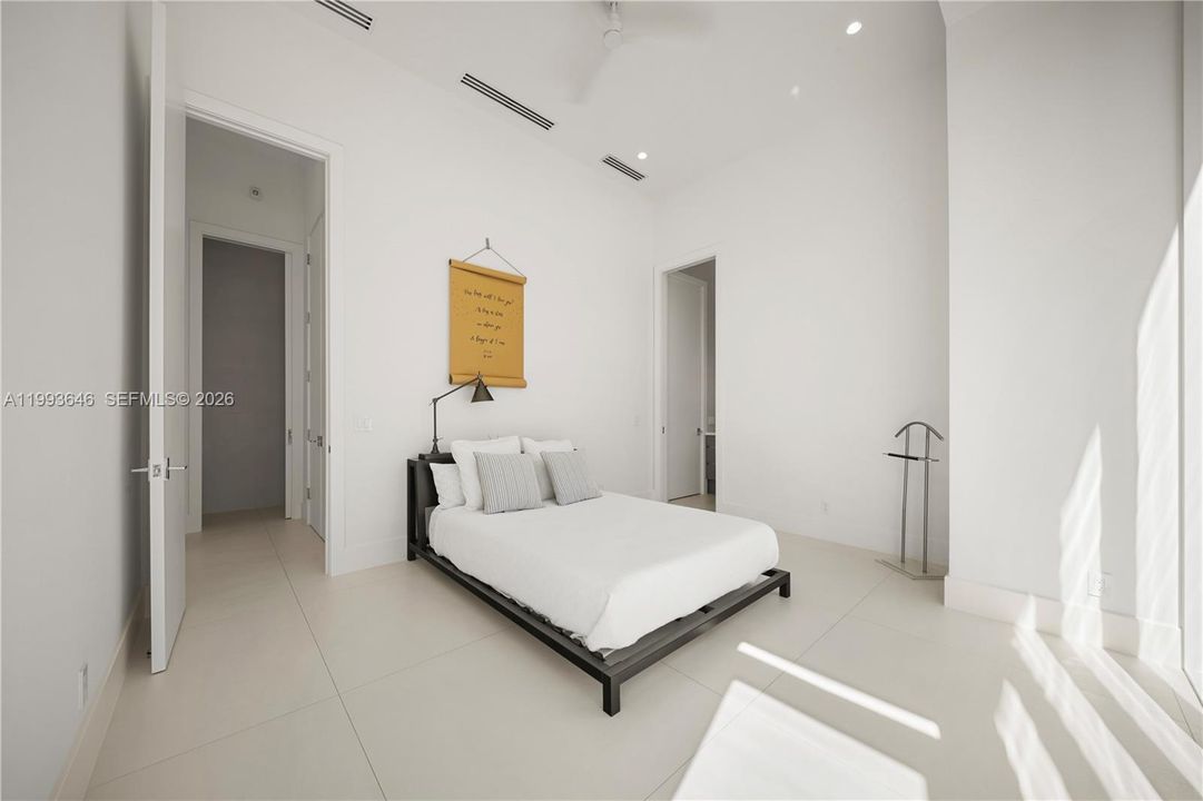 For Sale: $5,450,000 (3 beds, 3 baths, 2690 Square Feet)
