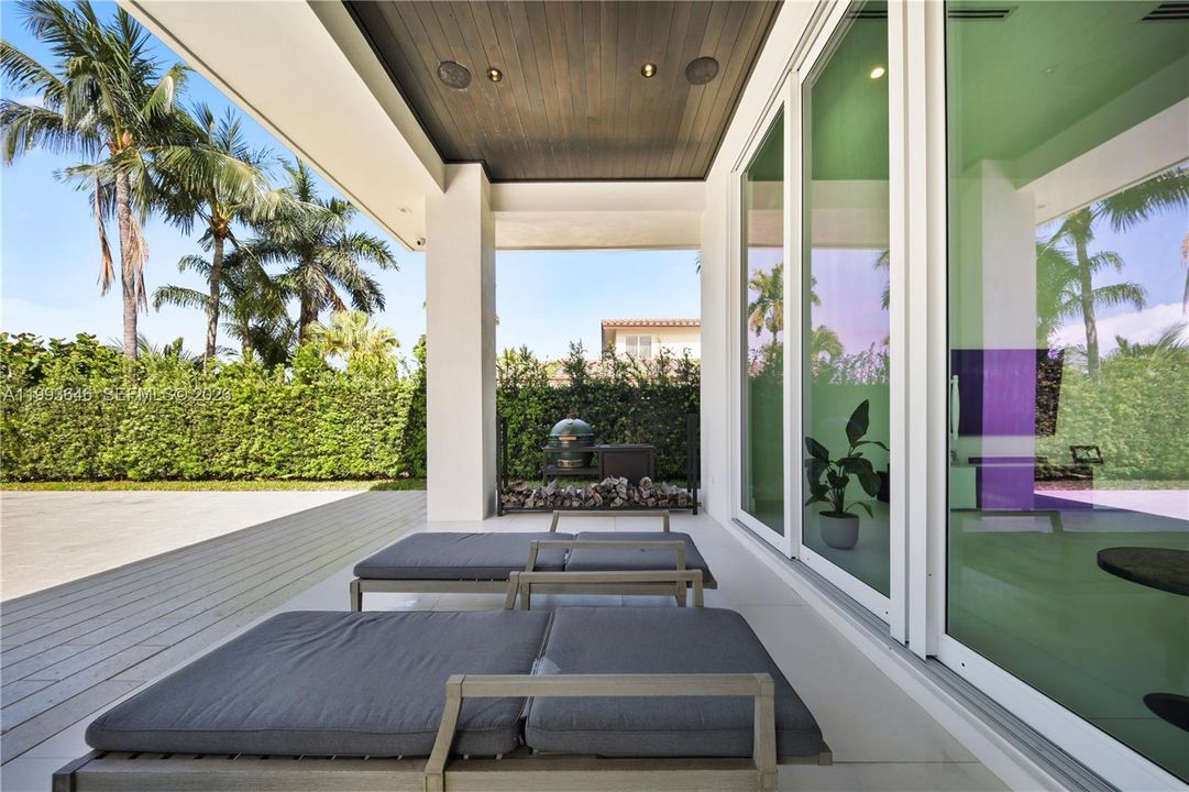 For Sale: $5,450,000 (3 beds, 3 baths, 2690 Square Feet)