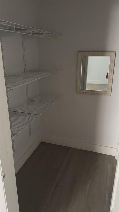 917 walk in closet