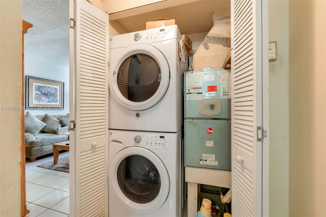 En Venta: $339,000 (3 camas, 2 baños, 1080 Pies cuadrados)