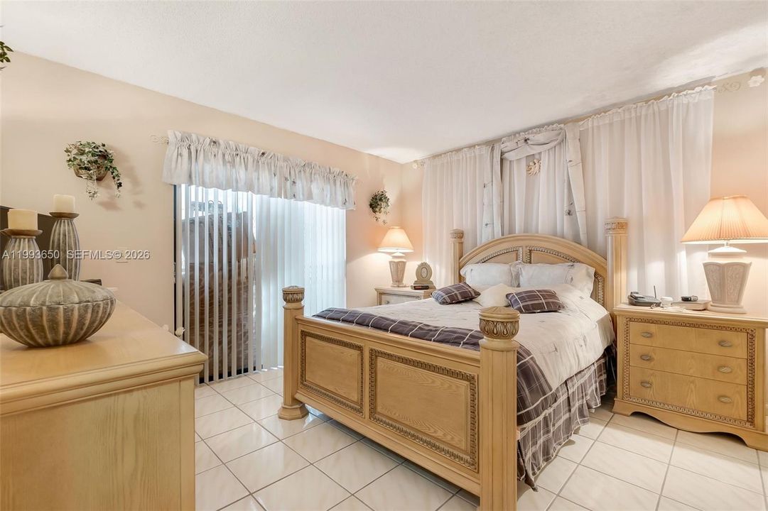 En Venta: $339,000 (3 camas, 2 baños, 1080 Pies cuadrados)