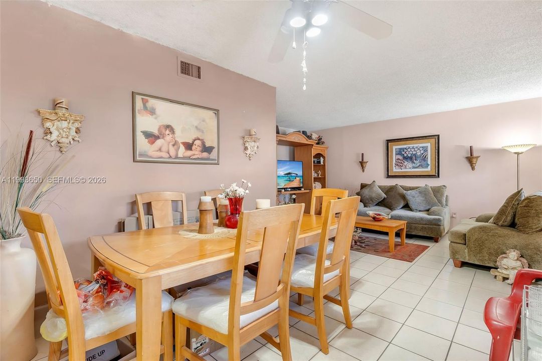 En Venta: $339,000 (3 camas, 2 baños, 1080 Pies cuadrados)