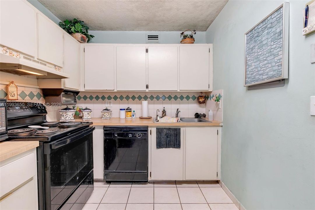 En Venta: $339,000 (3 camas, 2 baños, 1080 Pies cuadrados)