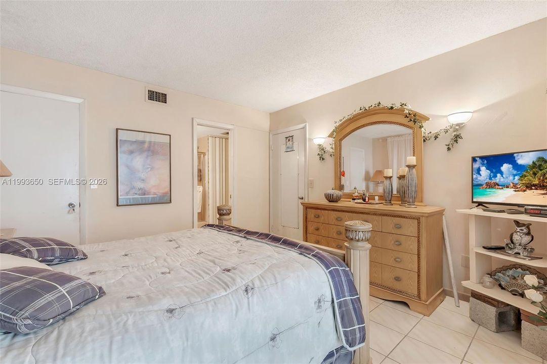 En Venta: $339,000 (3 camas, 2 baños, 1080 Pies cuadrados)