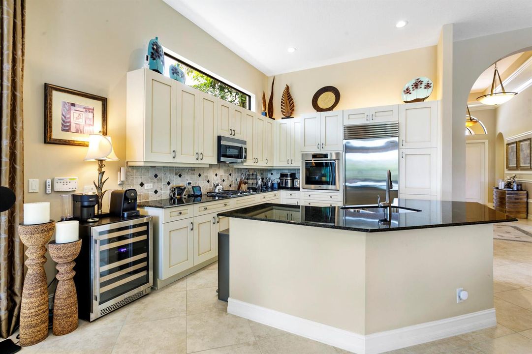 BREAKFAST BAR