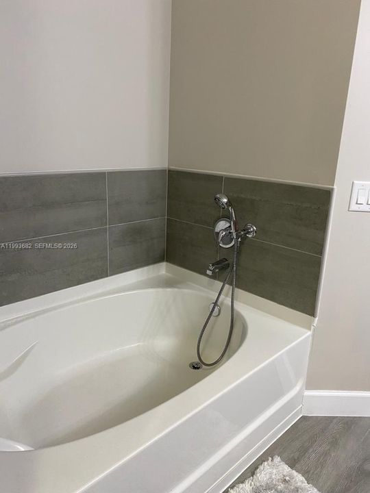 For Rent: $2,300 (3 beds, 2 baths, 1537 Square Feet)