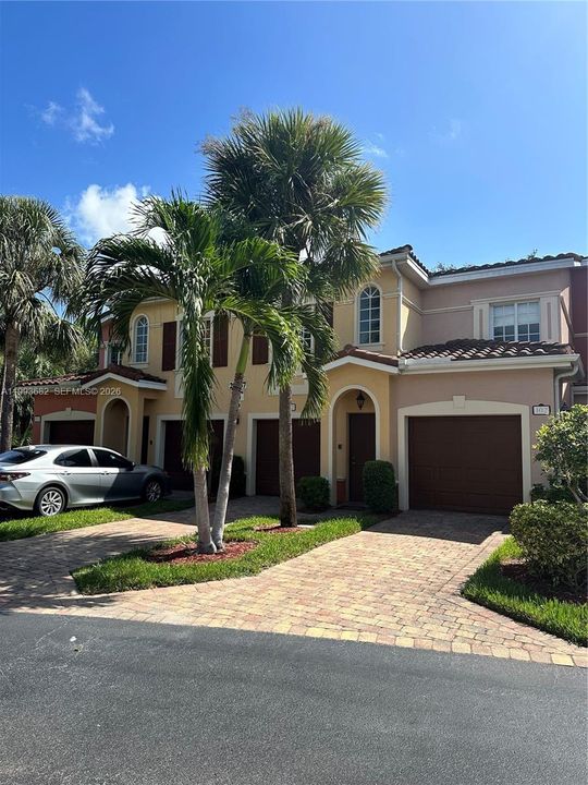For Rent: $2,300 (3 beds, 2 baths, 1537 Square Feet)