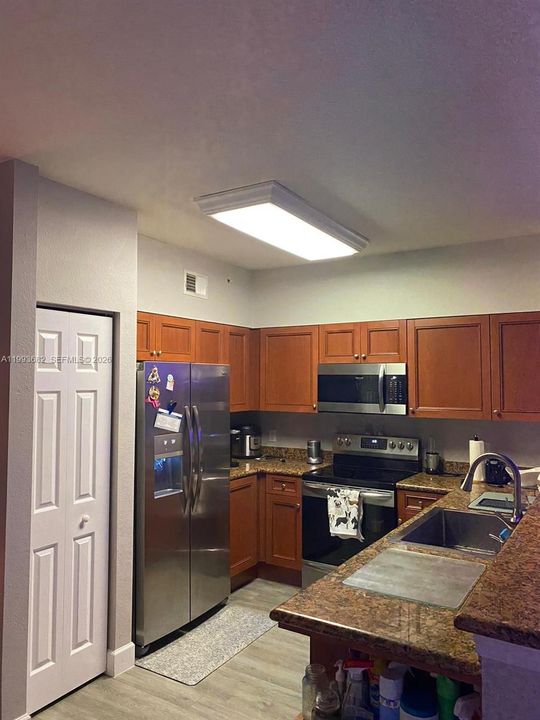 For Rent: $2,300 (3 beds, 2 baths, 1537 Square Feet)