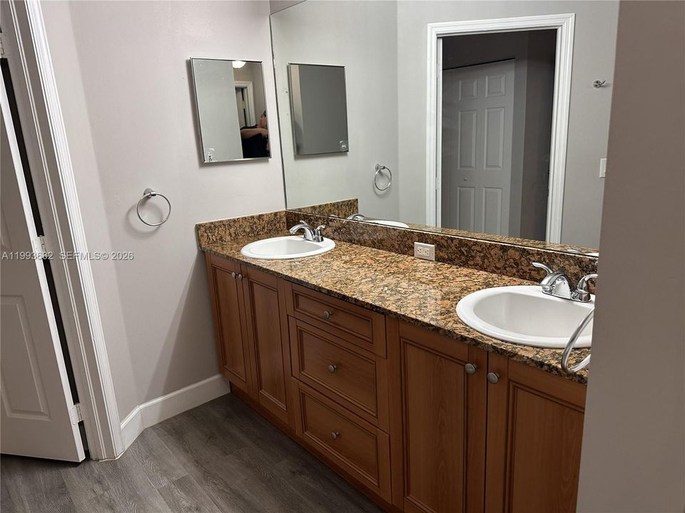 For Rent: $2,300 (3 beds, 2 baths, 1537 Square Feet)