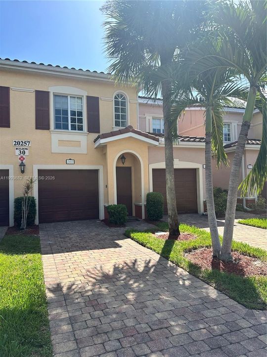 For Rent: $2,300 (3 beds, 2 baths, 1537 Square Feet)
