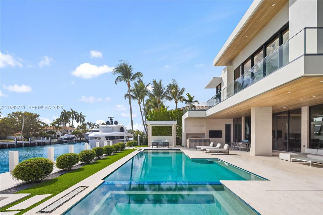На продажу: $29,995,000 (6 спален, 7 ванн, 8725 Квадратных фут)
