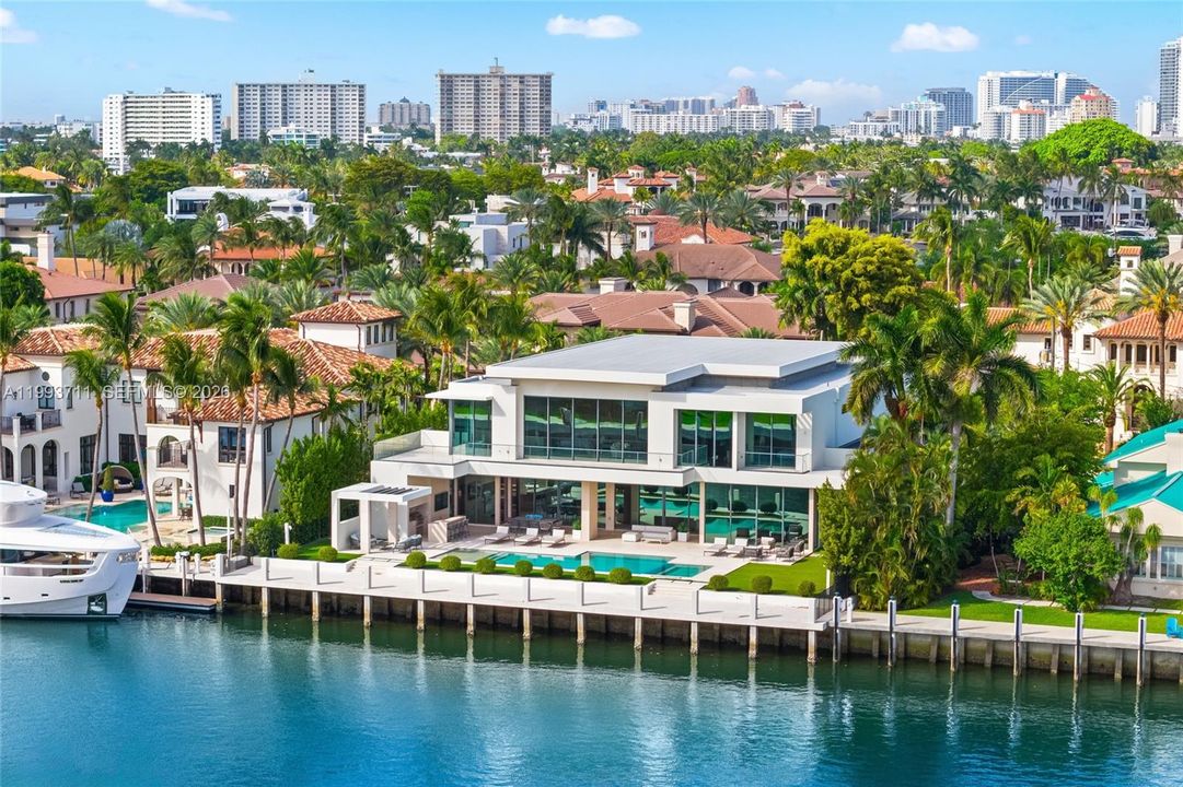 На продажу: $29,995,000 (6 спален, 7 ванн, 8725 Квадратных фут)