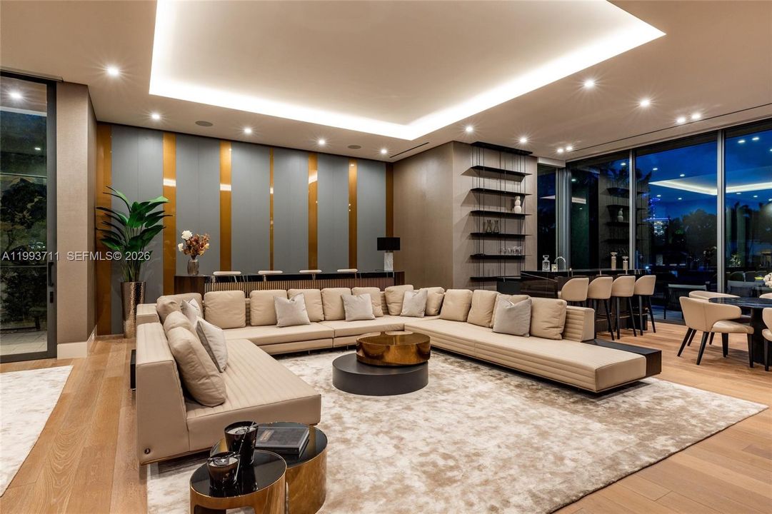 На продажу: $29,995,000 (6 спален, 7 ванн, 8725 Квадратных фут)