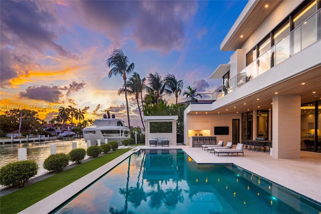 На продажу: $29,995,000 (6 спален, 7 ванн, 8725 Квадратных фут)
