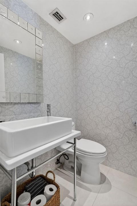 Activo con contrato: $13,500 (4 camas, 3 baños, 3524 Pies cuadrados)
