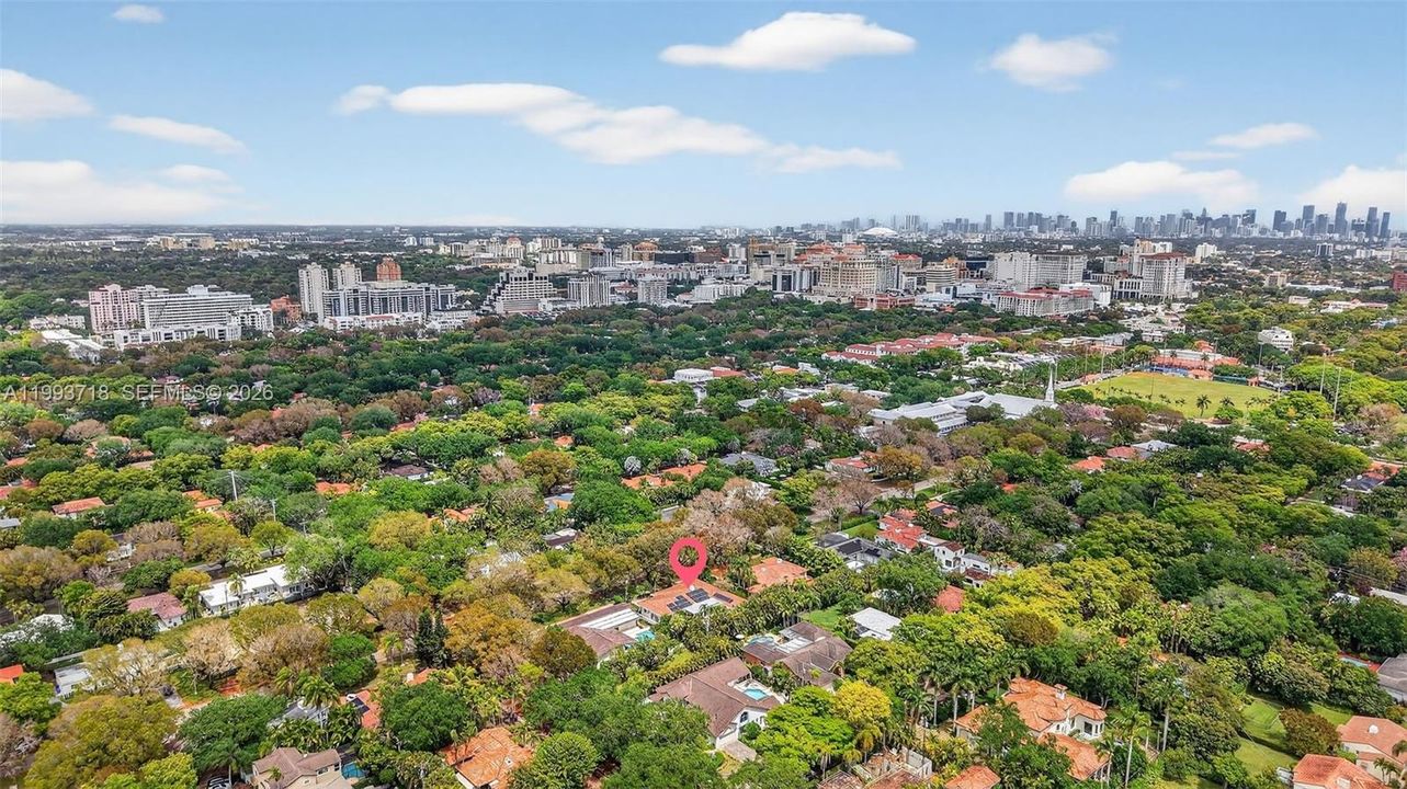 Activo con contrato: $13,500 (4 camas, 3 baños, 3524 Pies cuadrados)