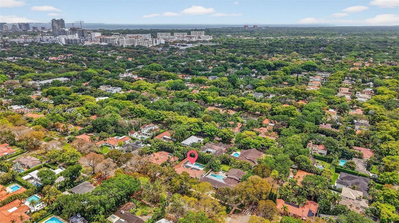 Activo con contrato: $13,500 (4 camas, 3 baños, 3524 Pies cuadrados)