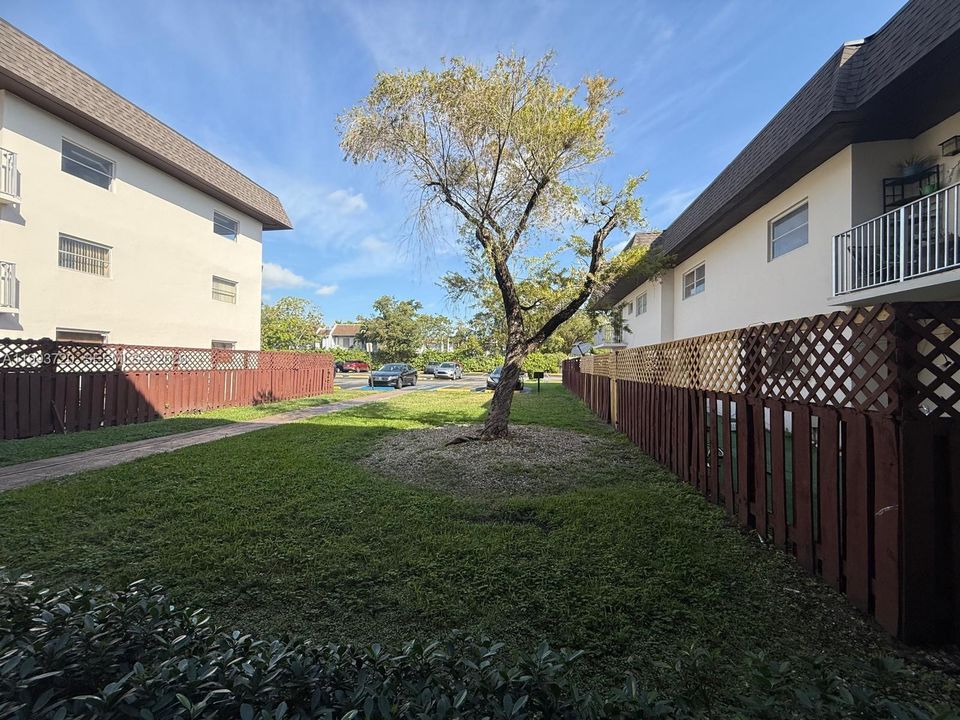 Activo con contrato: $337,000 (3 camas, 2 baños, 1054 Pies cuadrados)