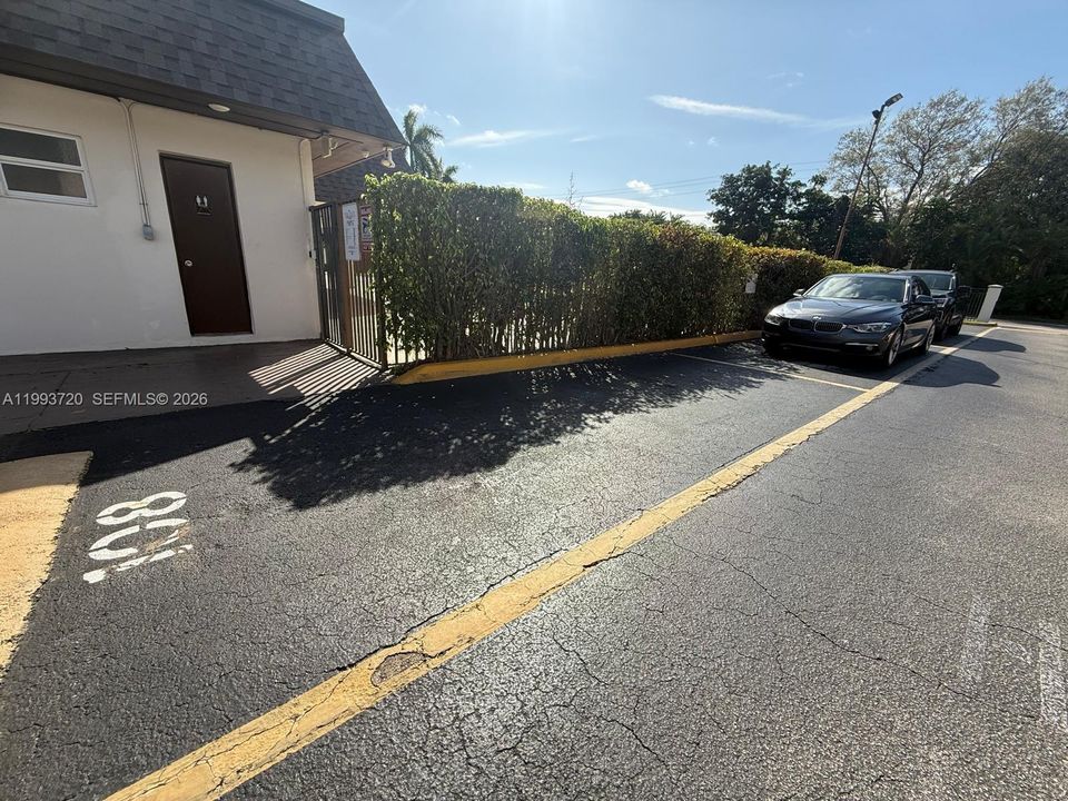 Activo con contrato: $337,000 (3 camas, 2 baños, 1054 Pies cuadrados)