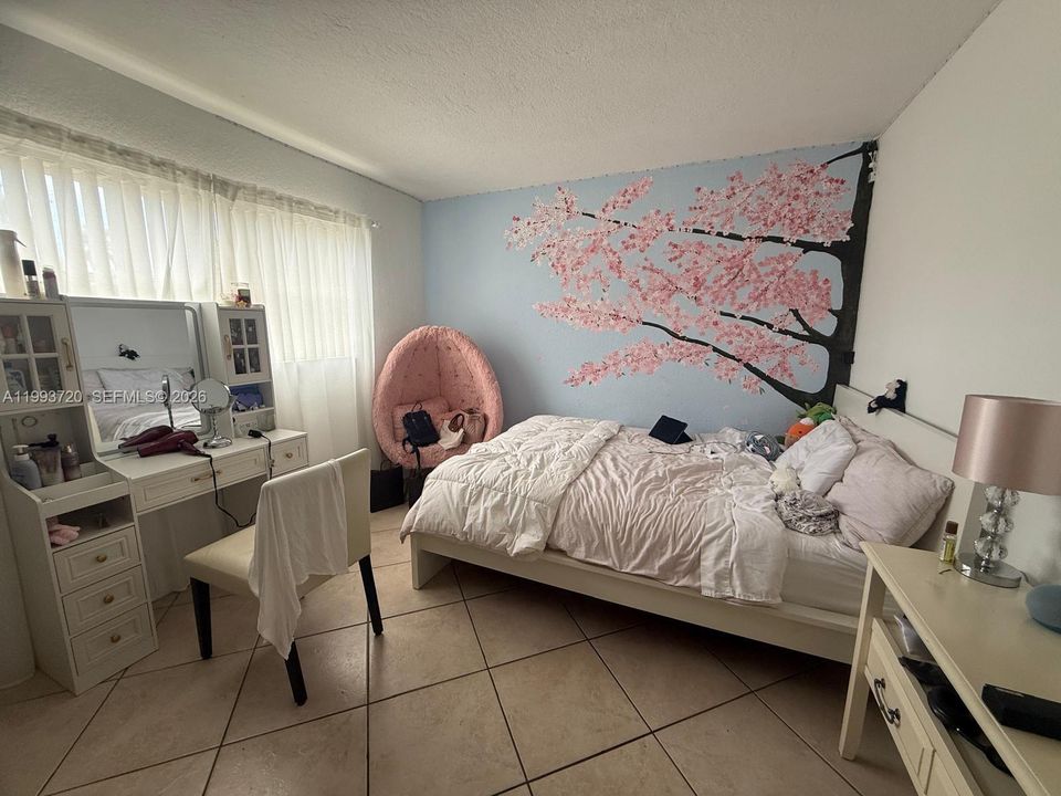 Activo con contrato: $337,000 (3 camas, 2 baños, 1054 Pies cuadrados)