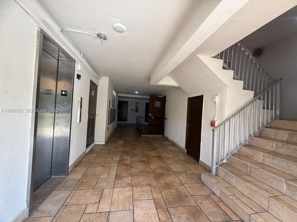 Activo con contrato: $337,000 (3 camas, 2 baños, 1054 Pies cuadrados)