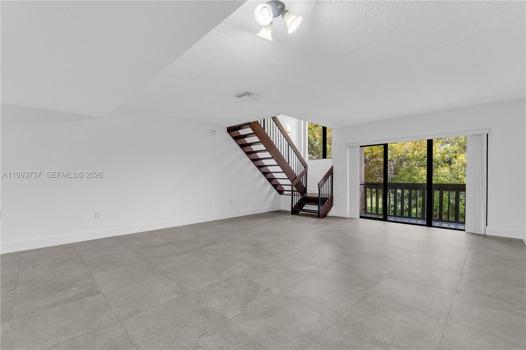 На продажу: $360,000 (2 спален, 2 ванн, 1520 Квадратных фут)