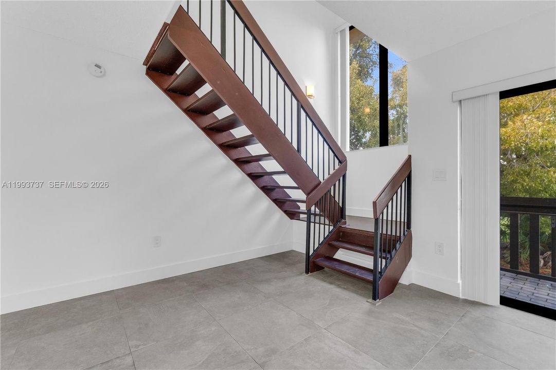 На продажу: $360,000 (2 спален, 2 ванн, 1520 Квадратных фут)